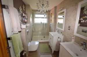 Ensuite- click for photo gallery